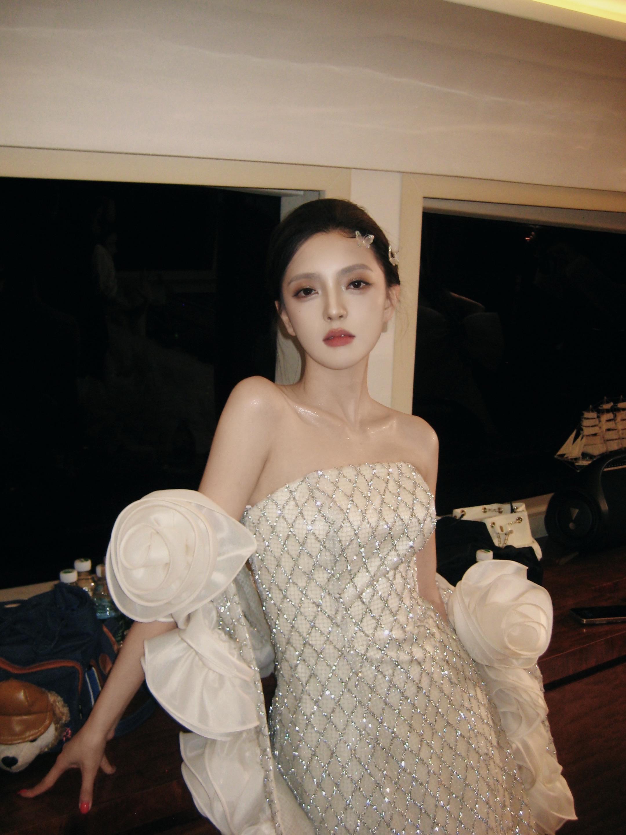 好女人得到名声 坏女人得到一切。