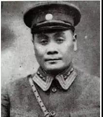 1937年11月，刘湘因吐血不止离开前线去汉口住院，川军将领唐式遵趁机交好蒋介石