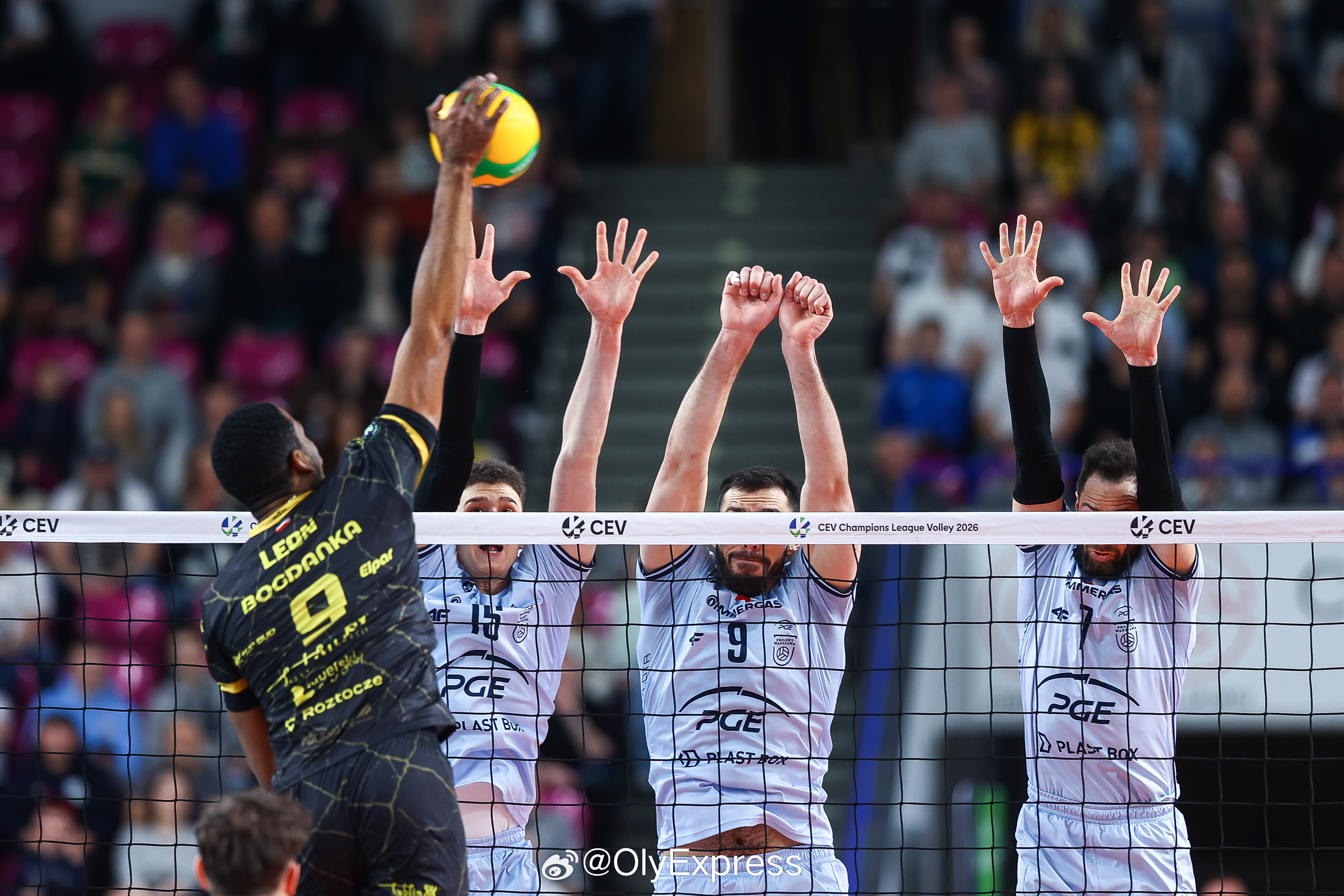 【欧冠男排1/4决赛波兰德比 华沙3-1卢布林拔头筹】国际排坛战报速递 3月24