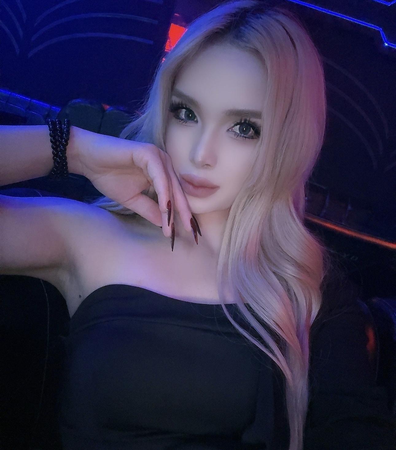 秒回消息，想方设法制造惊喜，满眼 都是欢喜。 步入婚姻之后，日子被家...
