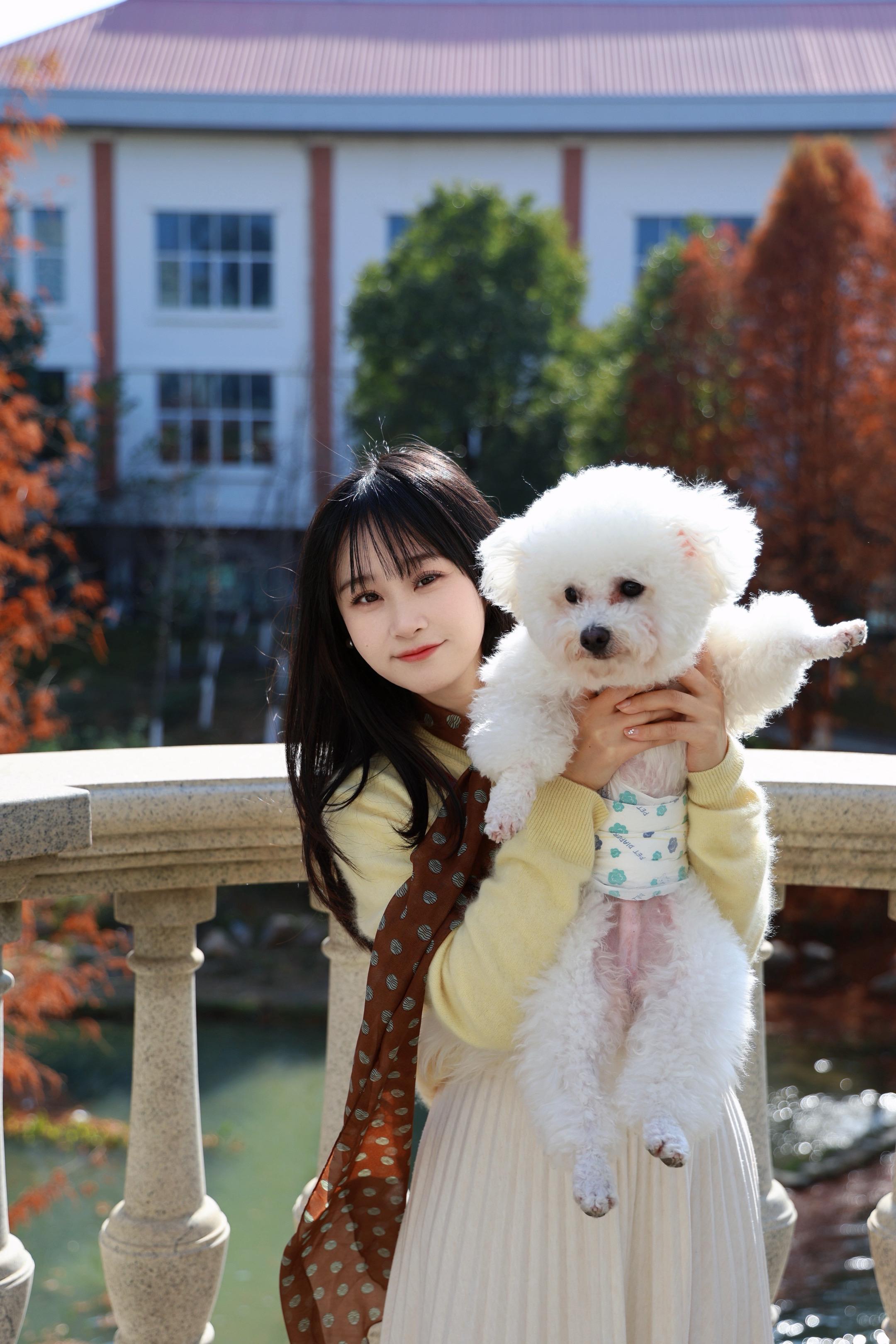不爱拍照的🐶和它爱拍照的主人。