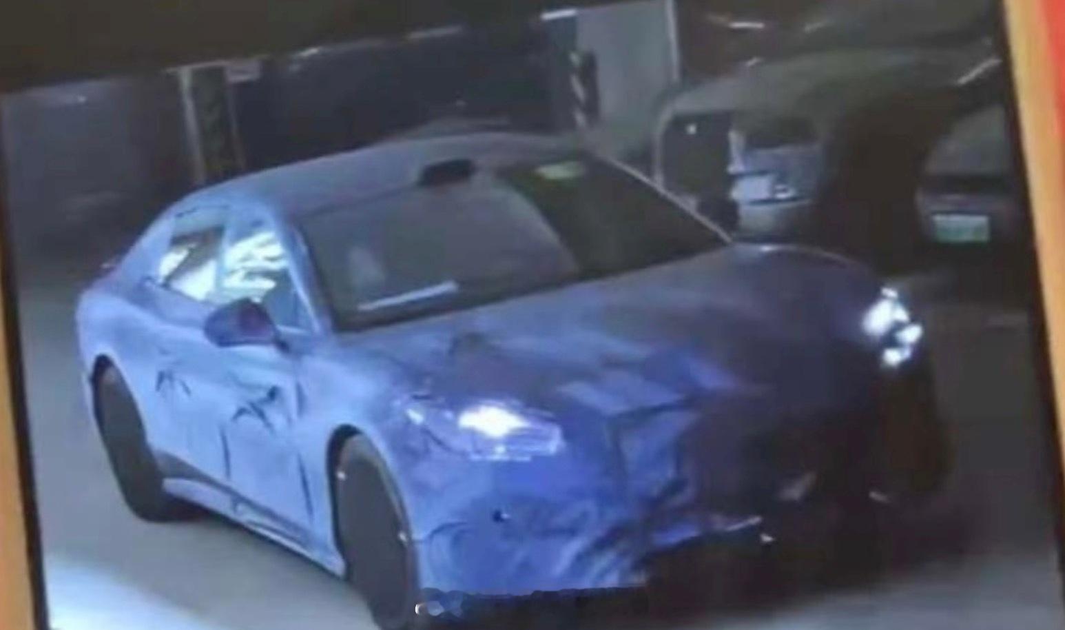 方程豹明年一季度可能亮相的旗舰轿车，全新设计语言，头顶激光雷达，硬核配置差不多堆