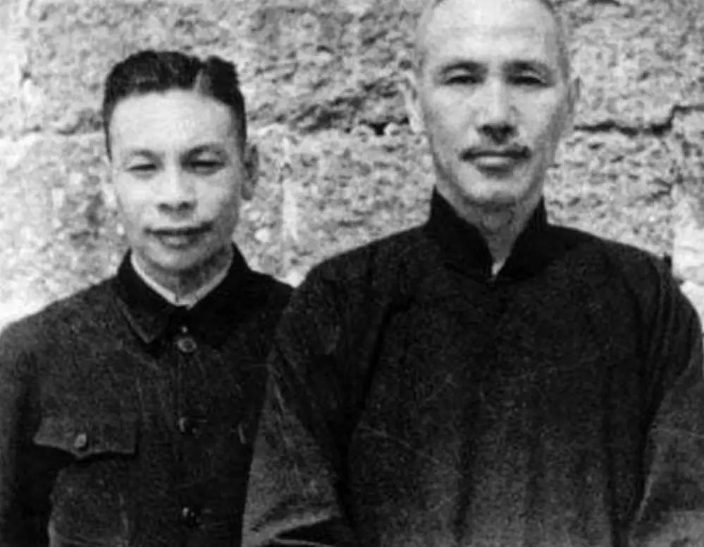 西安事变刚落幕，蒋介石躺在西安的病榻上，听说周恩来要见他，直接翻了个身：“不见！