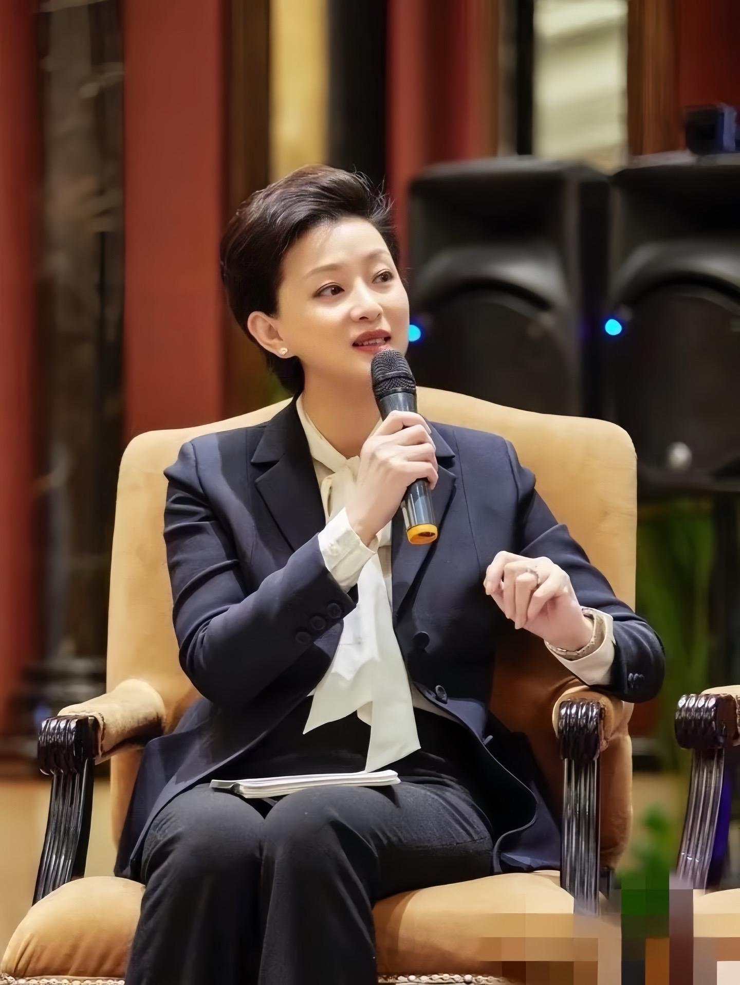 杨澜说过这样一段话：“婚姻的纽带，不是孩子，不是金钱，而是关于精神的共...