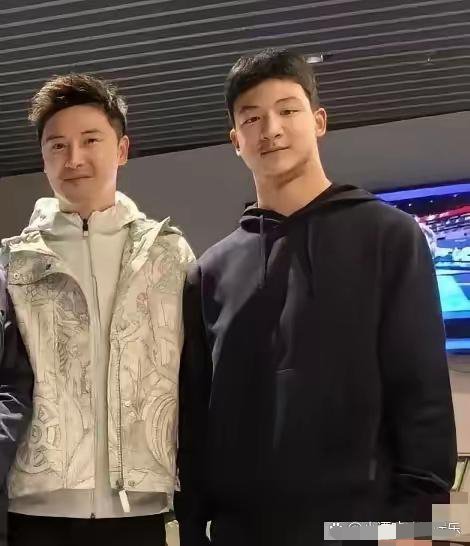田亮的儿子，可以去打拳击了！才12岁，就已经比田亮还高了。这体格，看看这脖子，比