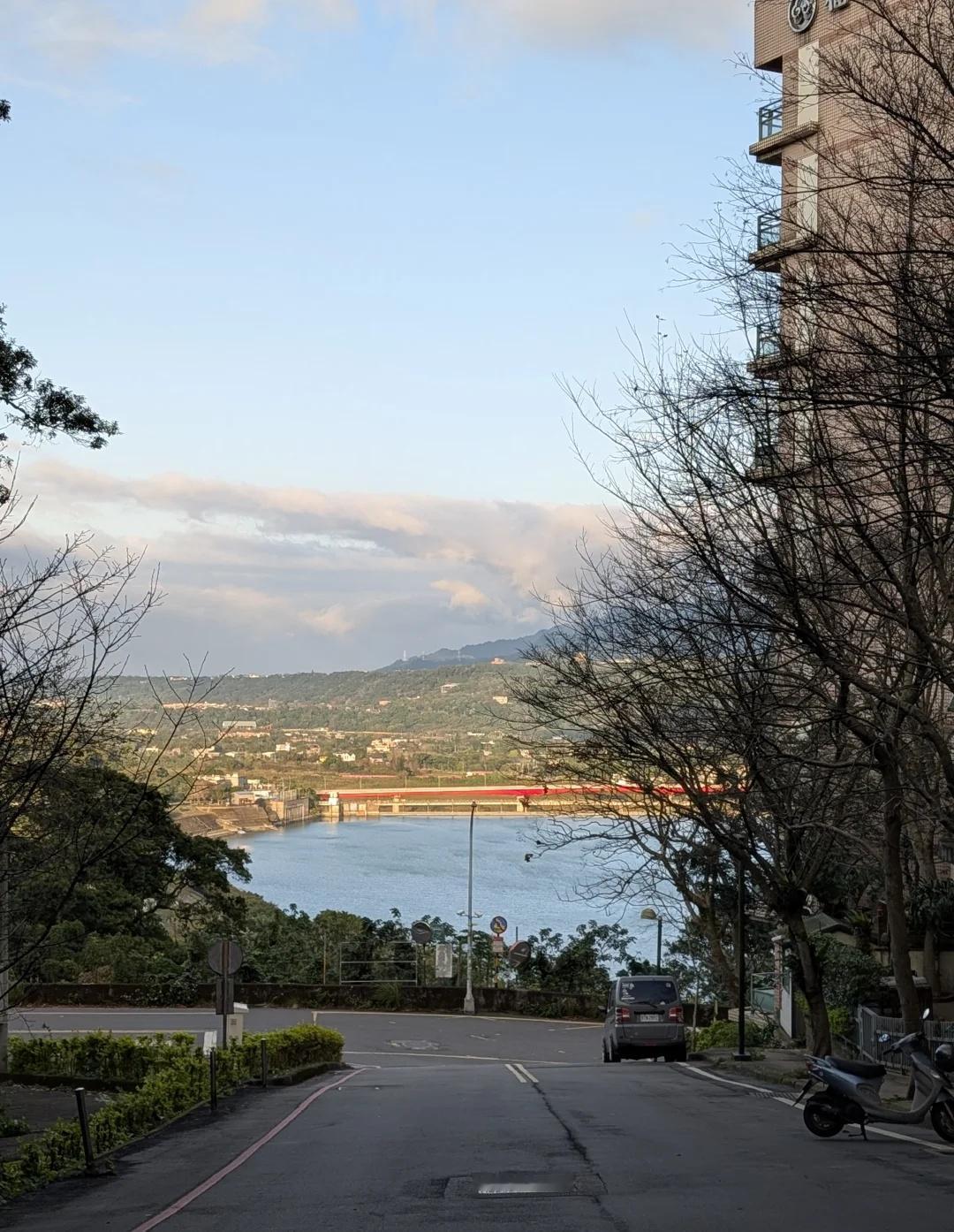 心靈寧靜的生活
我的眼神飄忽不定 不是因為不真誠
而是因為真誠
所以我用心的去欣