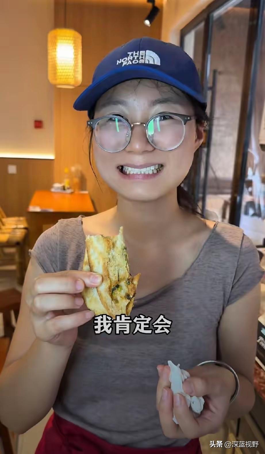 18岁暑假工女孩踏实做事，约定月薪三千，离职时老板执意给一万
“这个女的火了！”