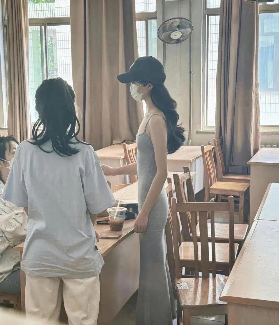 这身材是真实存在的嘛？ ​​​