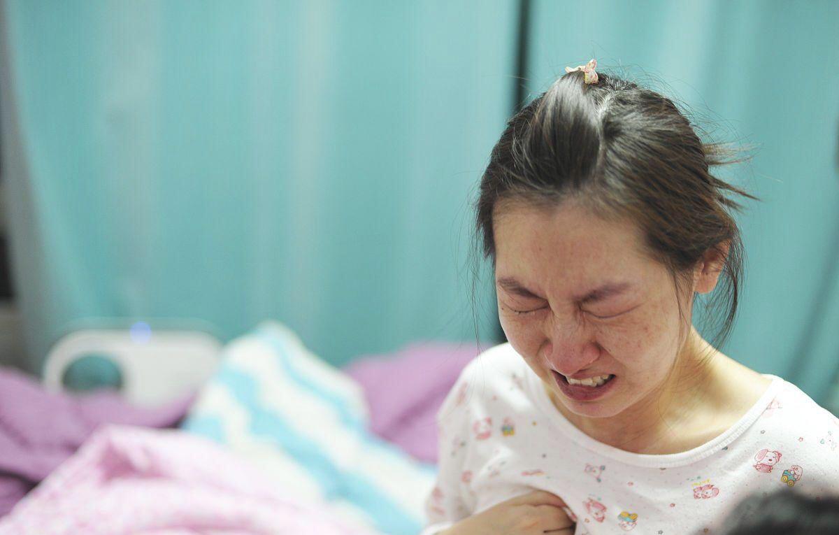年轻妈妈快被生活压垮的你：再难，也会熬过去！

凌晨三点，婴儿的哭声刺破黑暗，你