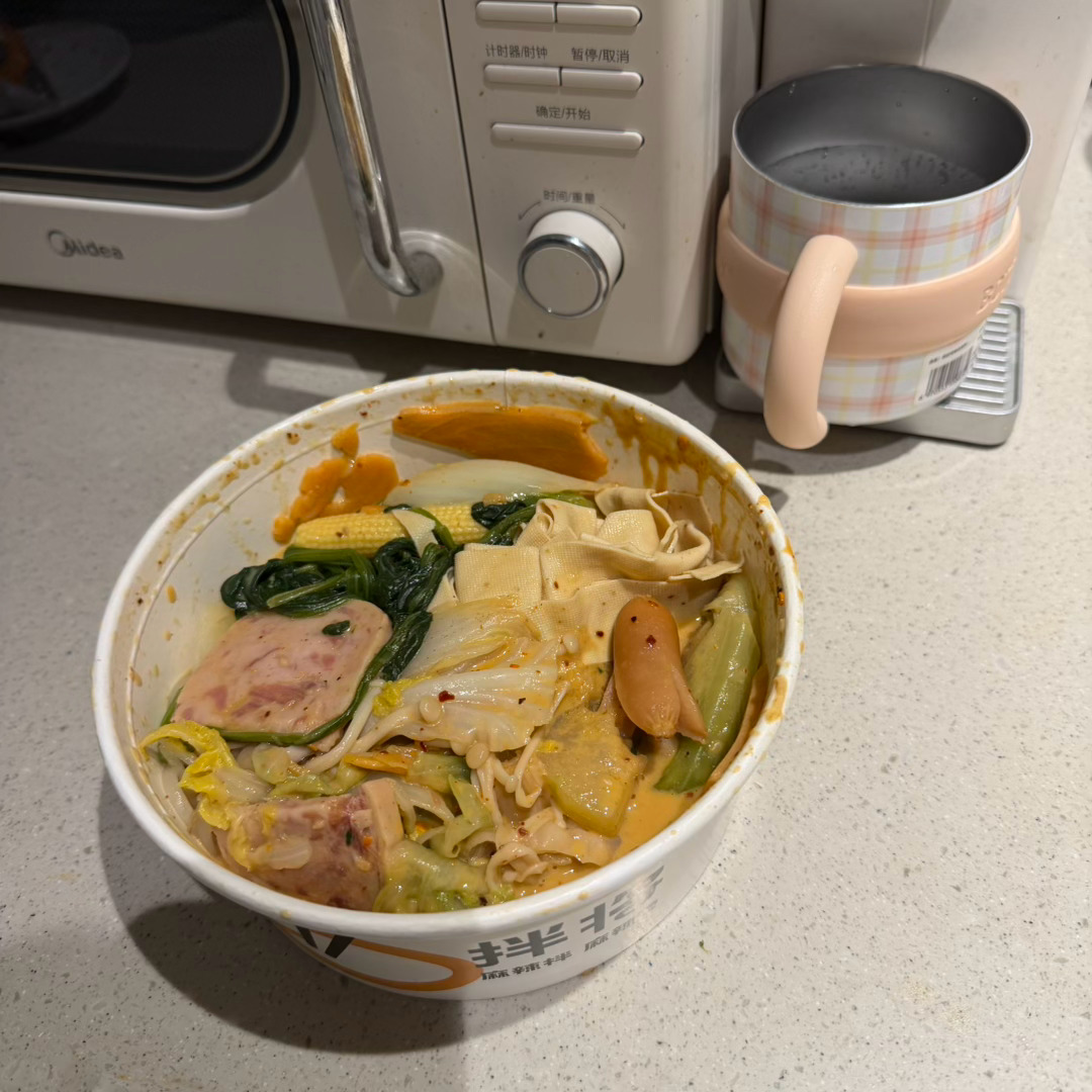 一睡醒特别想吃蔬菜 但是家里没有菜了 也懒得买因为每次囤了菜都会放坏 点了个拌将