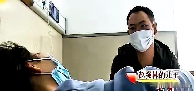 湖南长沙，一个30岁的木工跟前妻离婚1年了，工地上闲聊时，工友一句话砸进他耳朵里