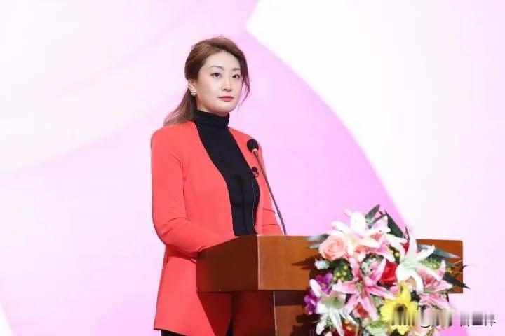 11月30日宗馥莉旗下的宏胜饮料集团携手馥莉慈善基金会，向中华慈善总会捐赠100