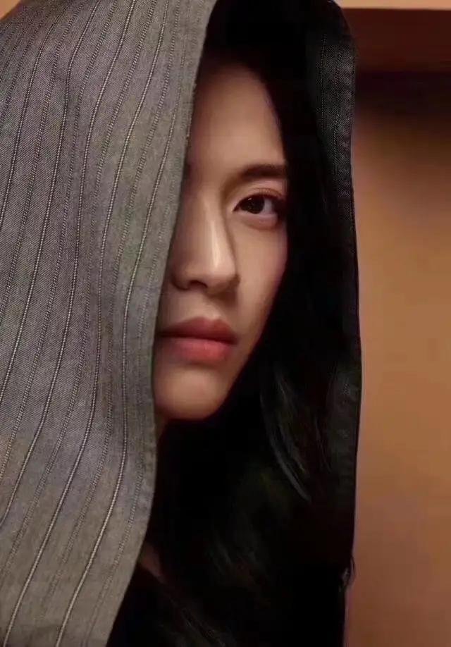 那个做事又快又利索的女人，其实背后空无一人
 
无意间看到一段很戳心的话：“你去