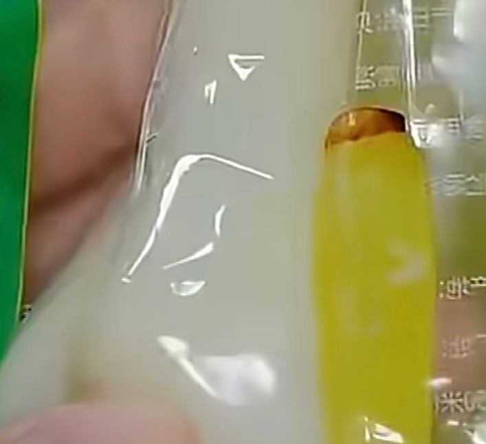 泡椒凤爪的泡椒竟是印上去的真是活久见了泡椒也没多贵吧，印刷+设计+制版一套下来，