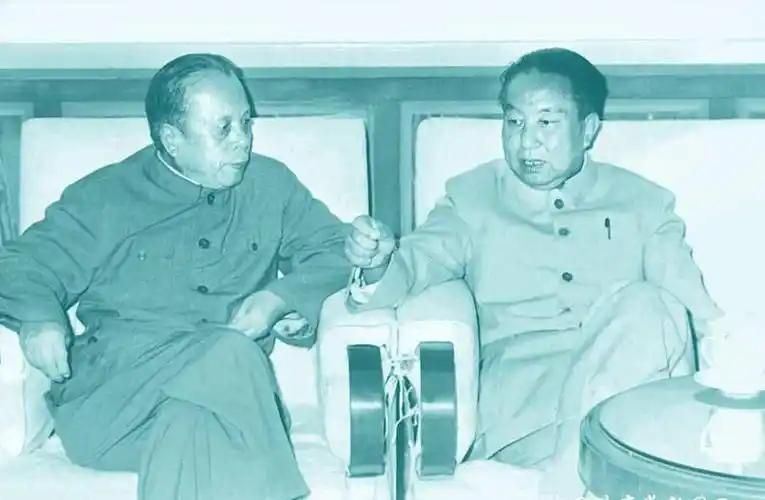 华国锋姓华，夫人韩芝俊姓韩，为何他们的4个子女，却都姓苏？这还要从“华国锋”这个