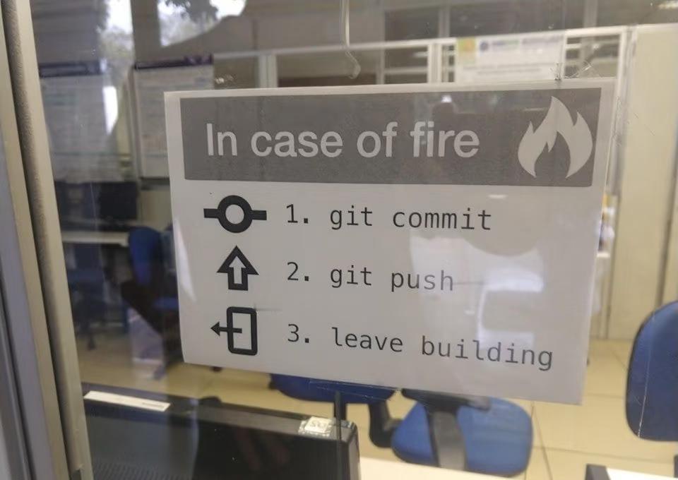 CS梗图2.0
每当觉得CS枯燥的时候的时候看看梗图就好了[大笑]
全部源自Pi