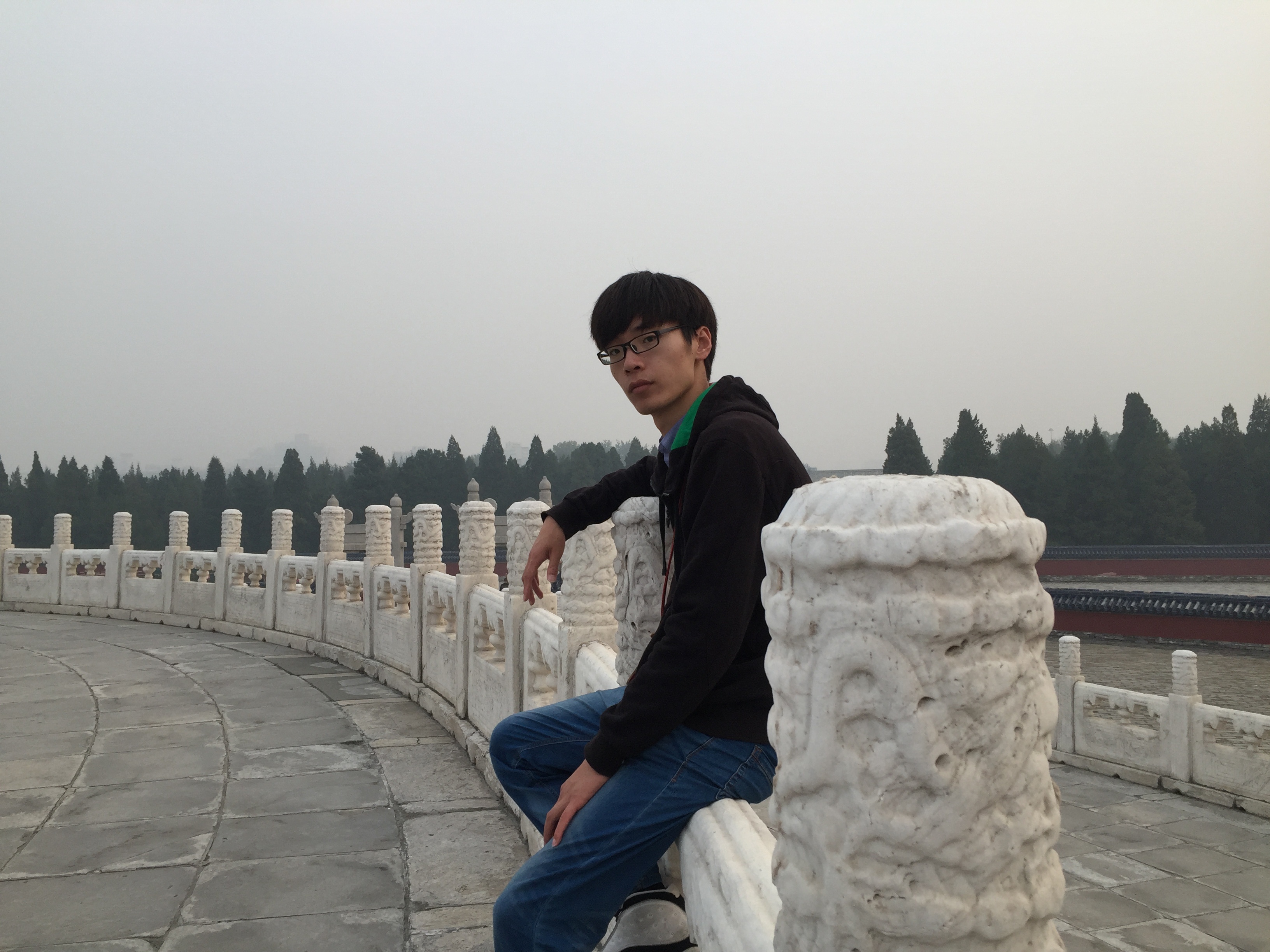 现在想想刚毕业的时候在北京真开心那时候除了上班就是吃喝玩乐没有高消费，但真的很快