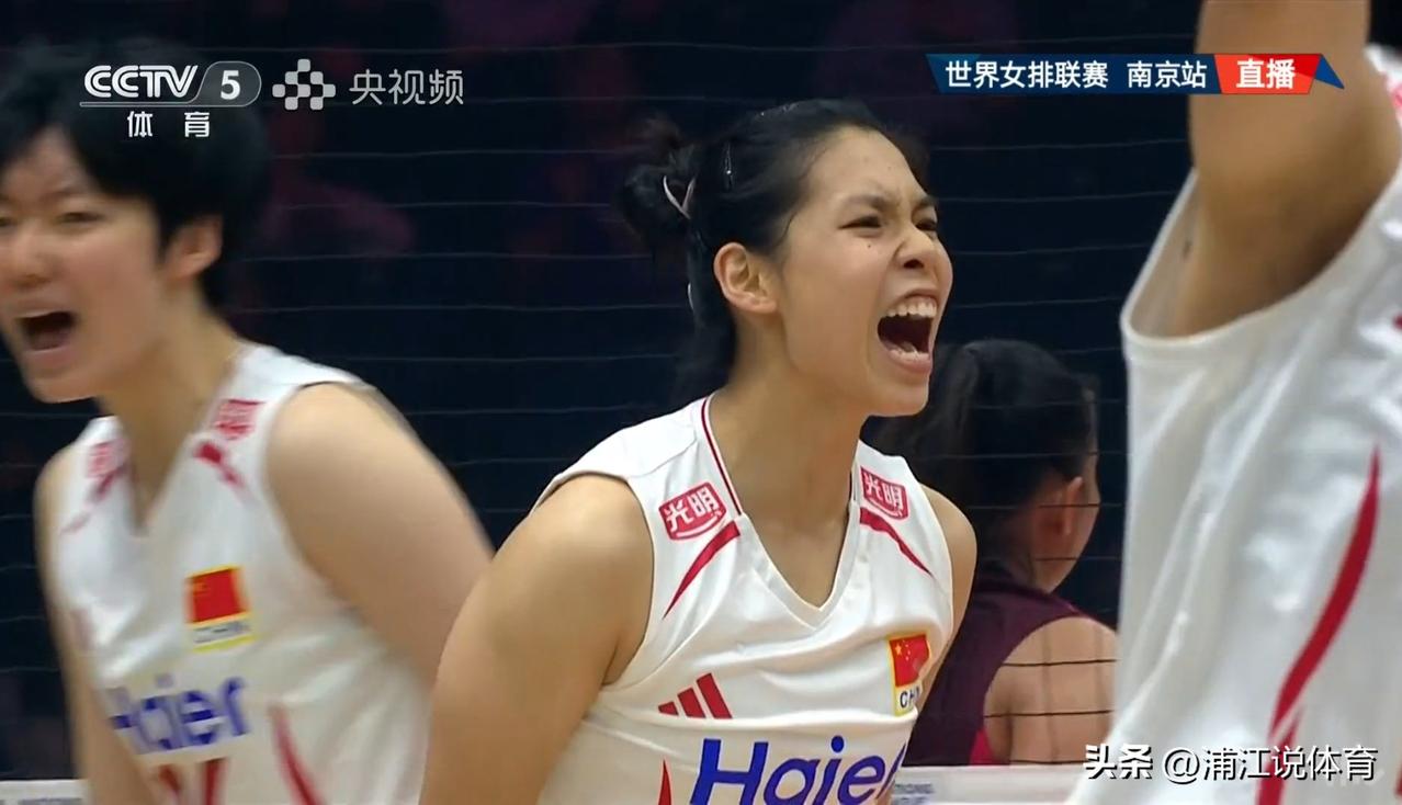 中国女排坚定锻炼新人的信念，对阵泰国女排的首发阵容不变，中生代庄宇珊倪非凡领军一
