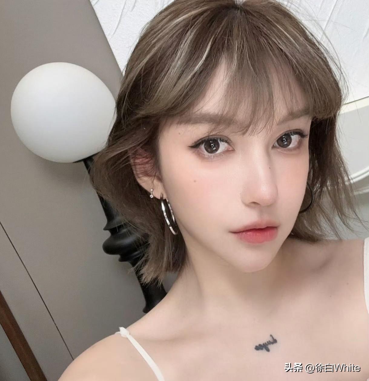 3月2日，李雨桐透露是胡彦斌告诉她薛之谦CH，还透露薛之谦说张杰的歌土
所以她家