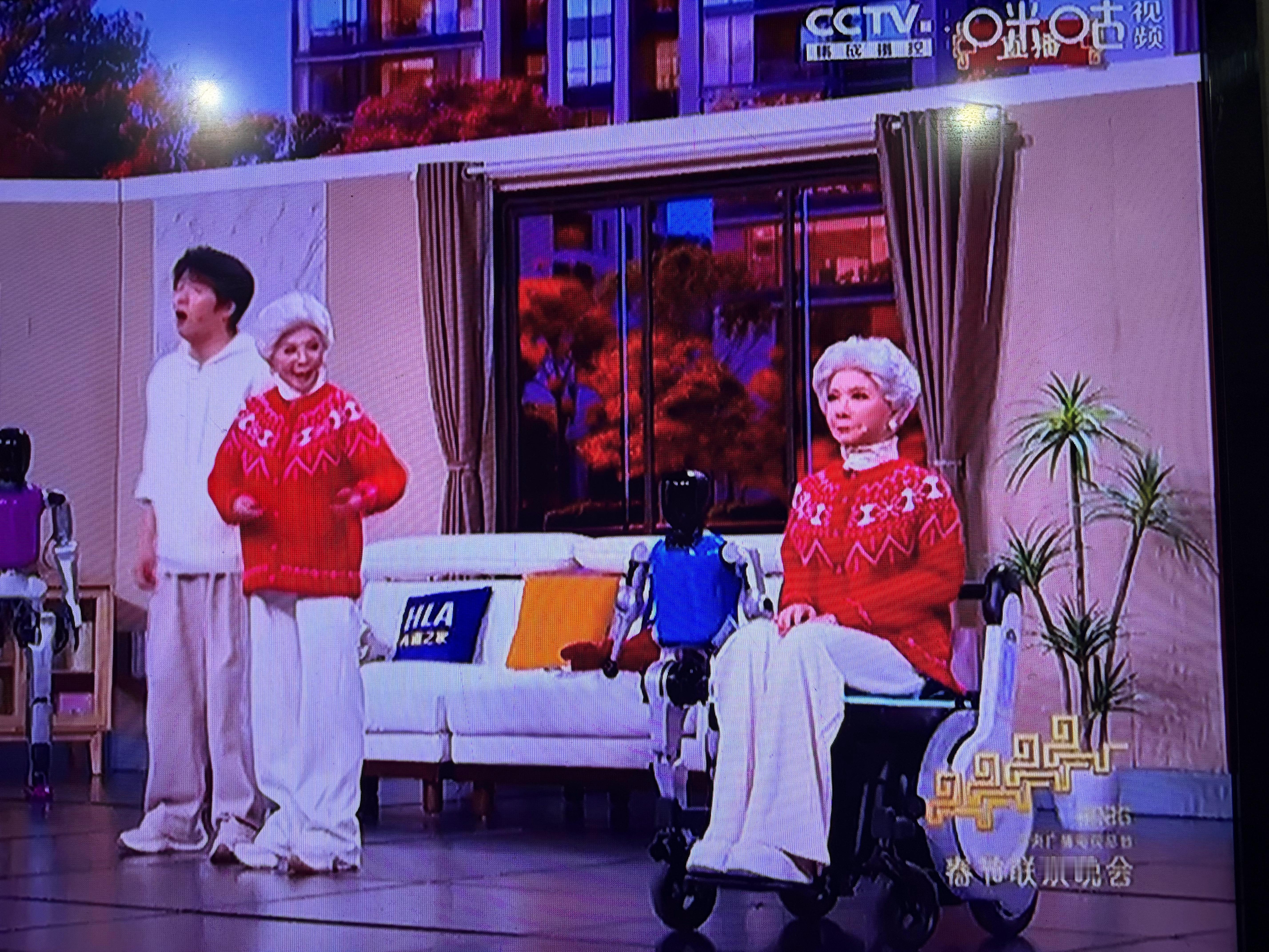 我去！！！春晚出现了两个蔡明，仿生蔡明机器人出现了，太像了吧春晚