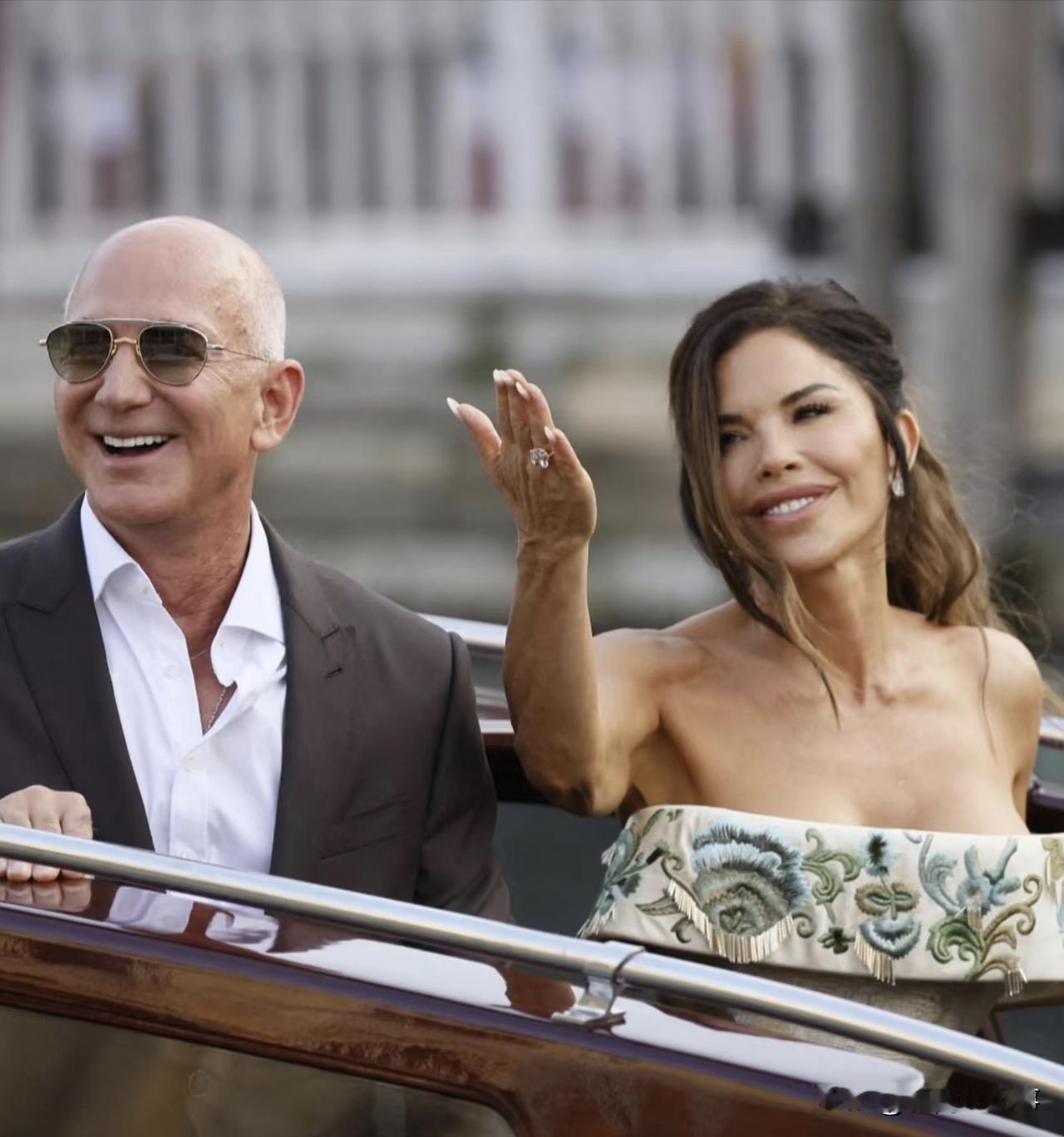 亚马逊老板贝佐斯，就是传说中的光头强强哥，决定全球裁员3万人，预计因此每年可以节