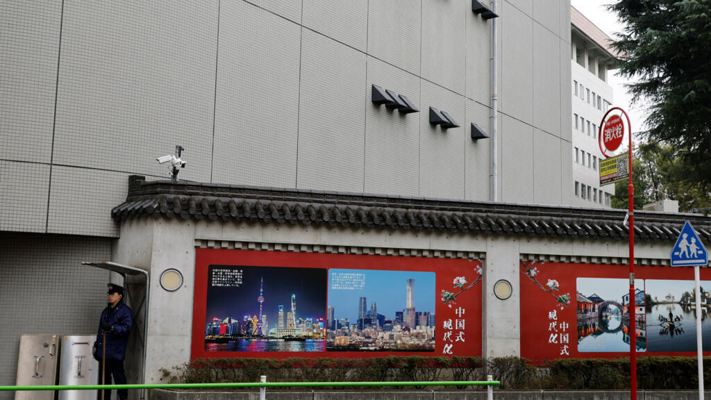 日本警察厅召开紧急会议，讨论加强对驻日外交使团的保护工作。警察厅长官表示此案不应