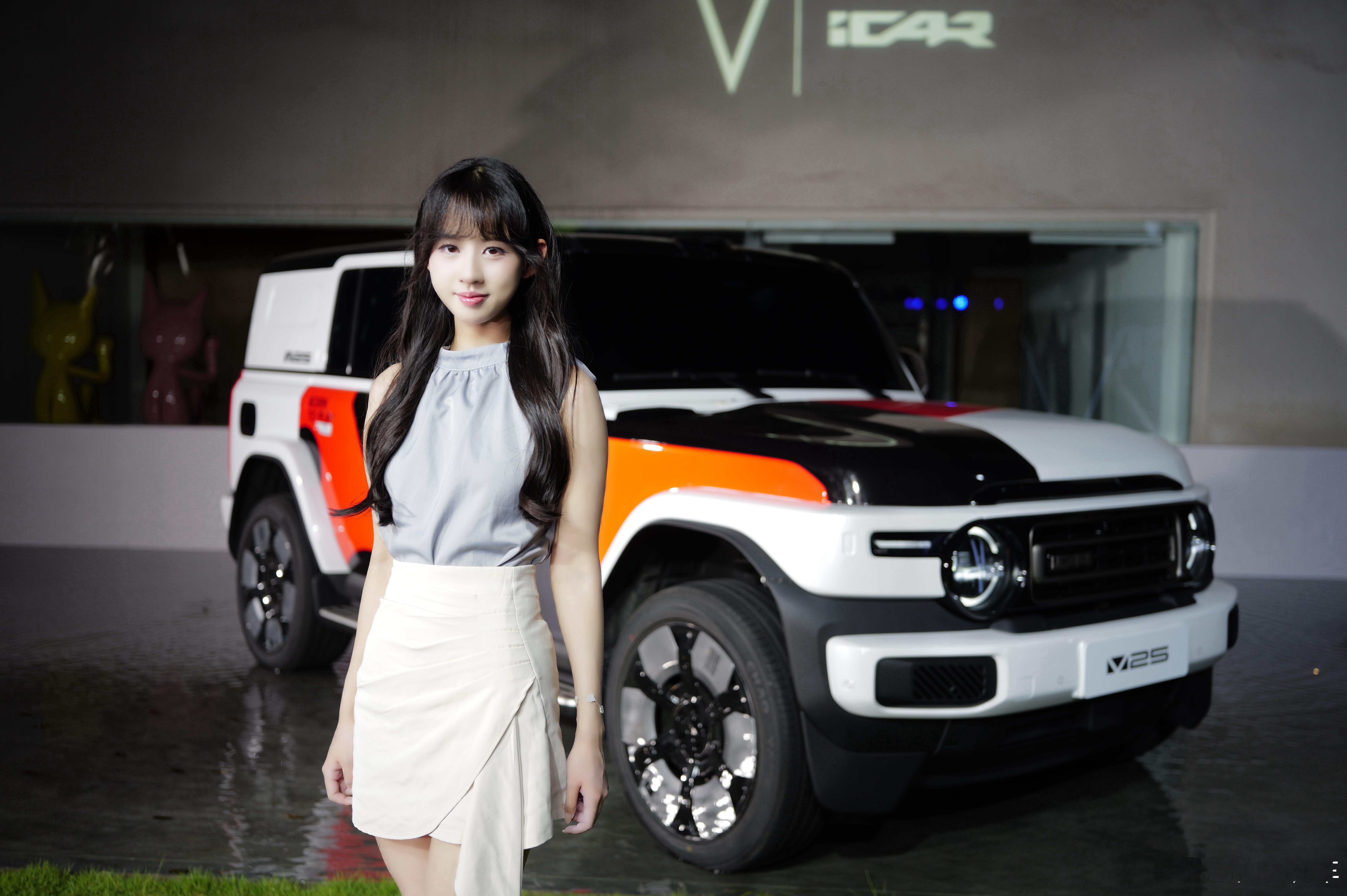 带宝贝来参加iCAR V25亮相活动，整了个格莱美秀台和livehouse表演。