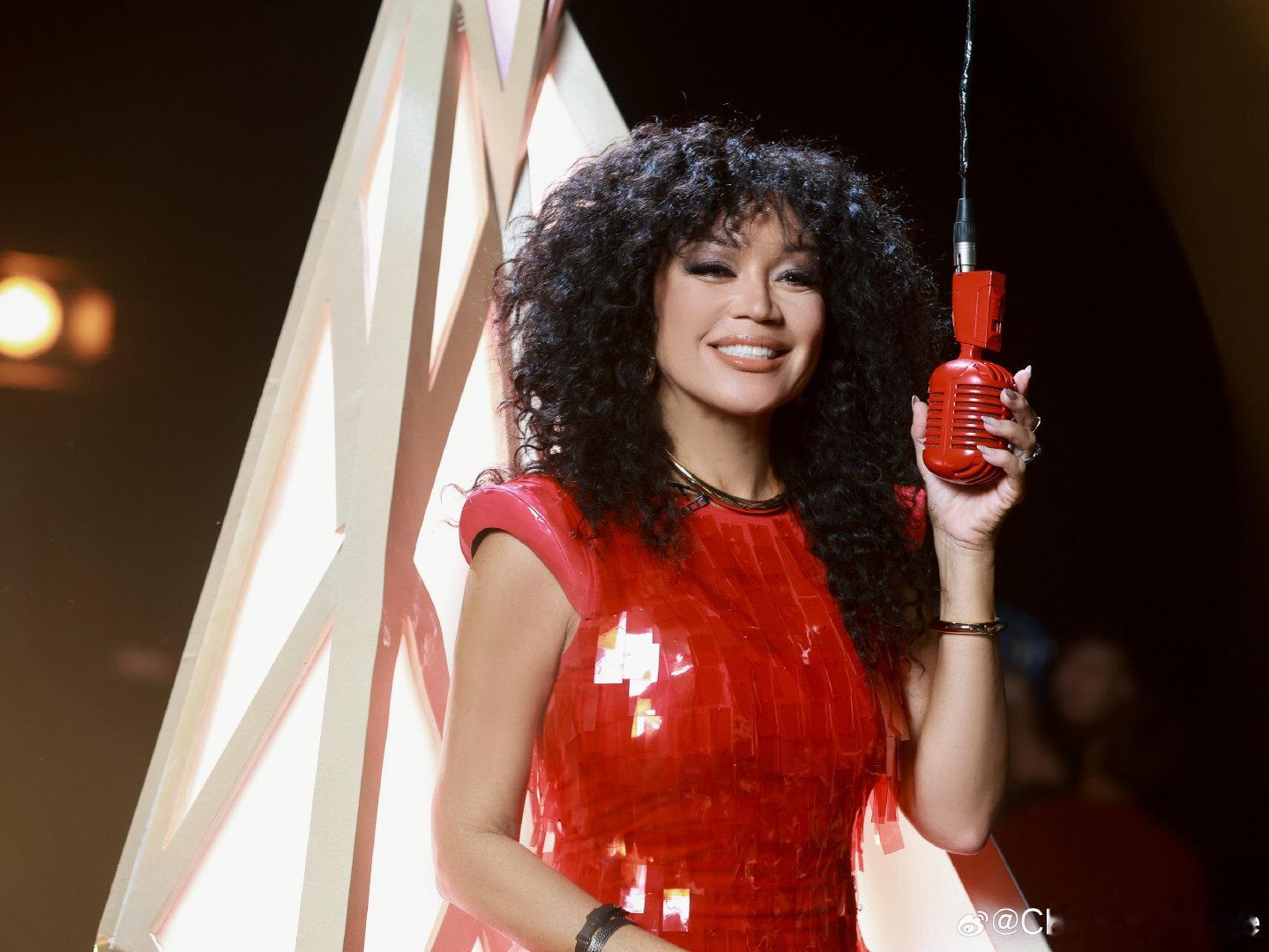 香缇莫加盟声生不息华流季 声生不息香缇莫的演唱直抵灵魂，加盟华流季，让华流之声跨