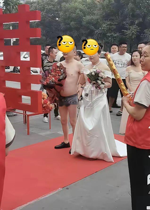 是什么原因能让一家之主在婚礼上仅仅穿着内裤和新娘走红毯？周围这么多亲朋好友和物业