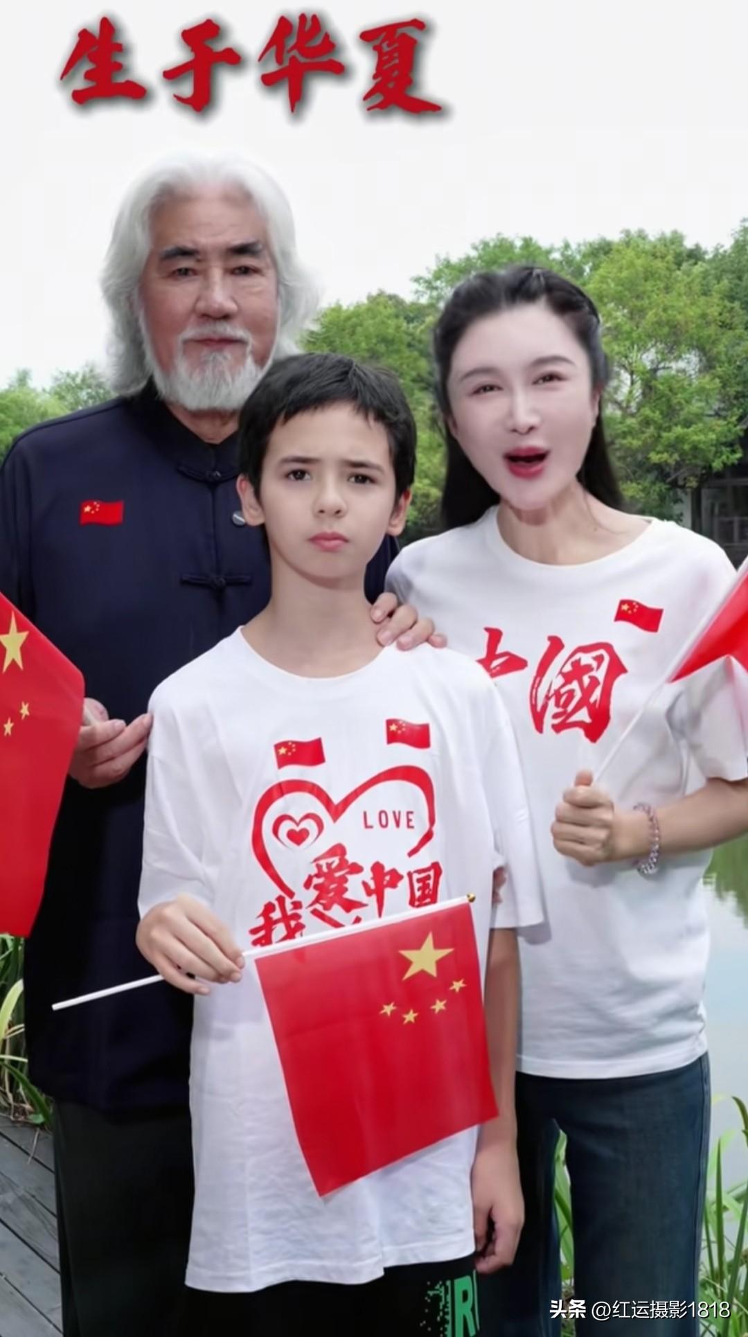 张纪中夫妻和儿子共度国庆节，马丁越长越气，白白净净，眼睛长得像妈妈，他浓眉大眼，