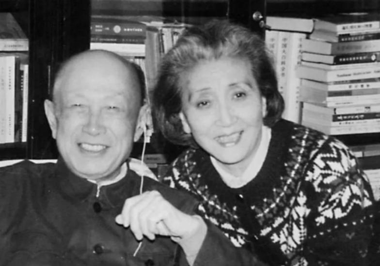 1969 年，钱学森的父亲去世之后，中央曾要给钱学森发放 3000 元的补贴，妻