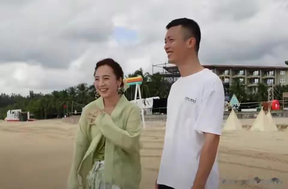 现在的网络名人圈充斥着各种乱象，出轨，为了钱和家人分手等等。他开始享受独处的自由