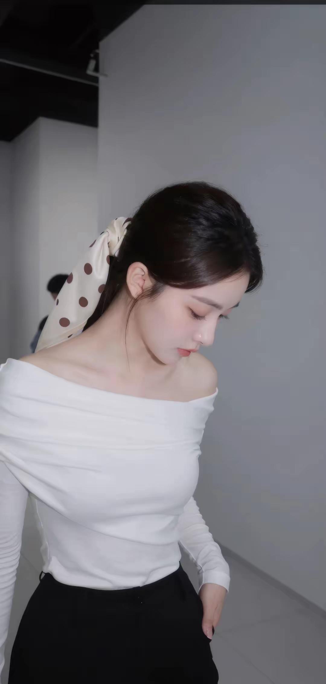 干掉一个小人物，
需要一件大事，
干掉一个大人物，
只需要一件小事就行。