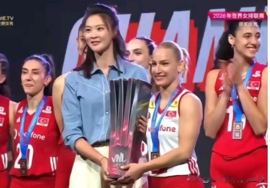 随着土耳其女排3-1战胜巴西女排夺冠，今年世联赛的赛程全部结束。
令人瞩目的是，