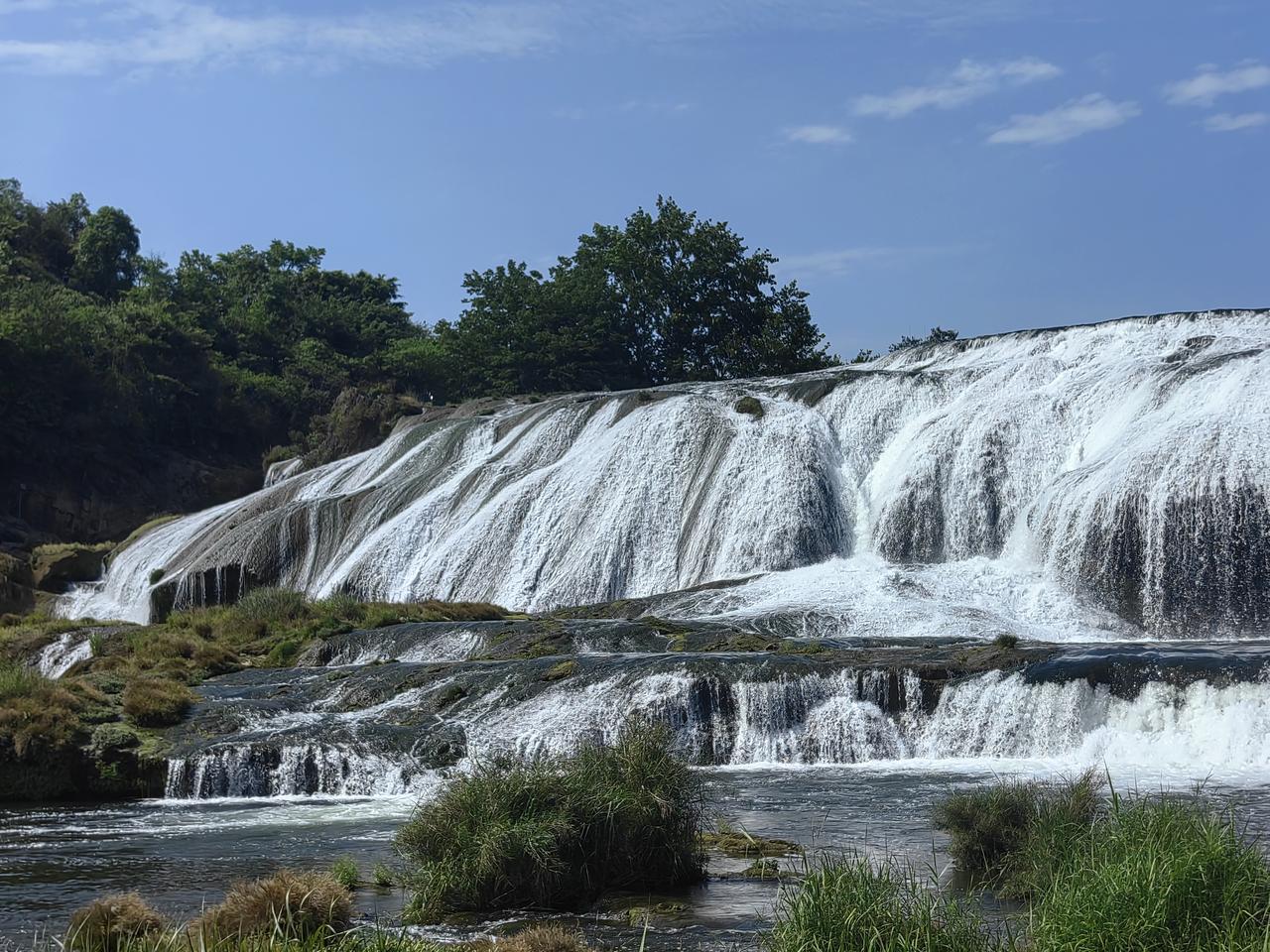 你挑着担，我牵着马，迎来日出，送走晚霞。踏平坎坷，成大道，一路艰辛，再出发。这熟