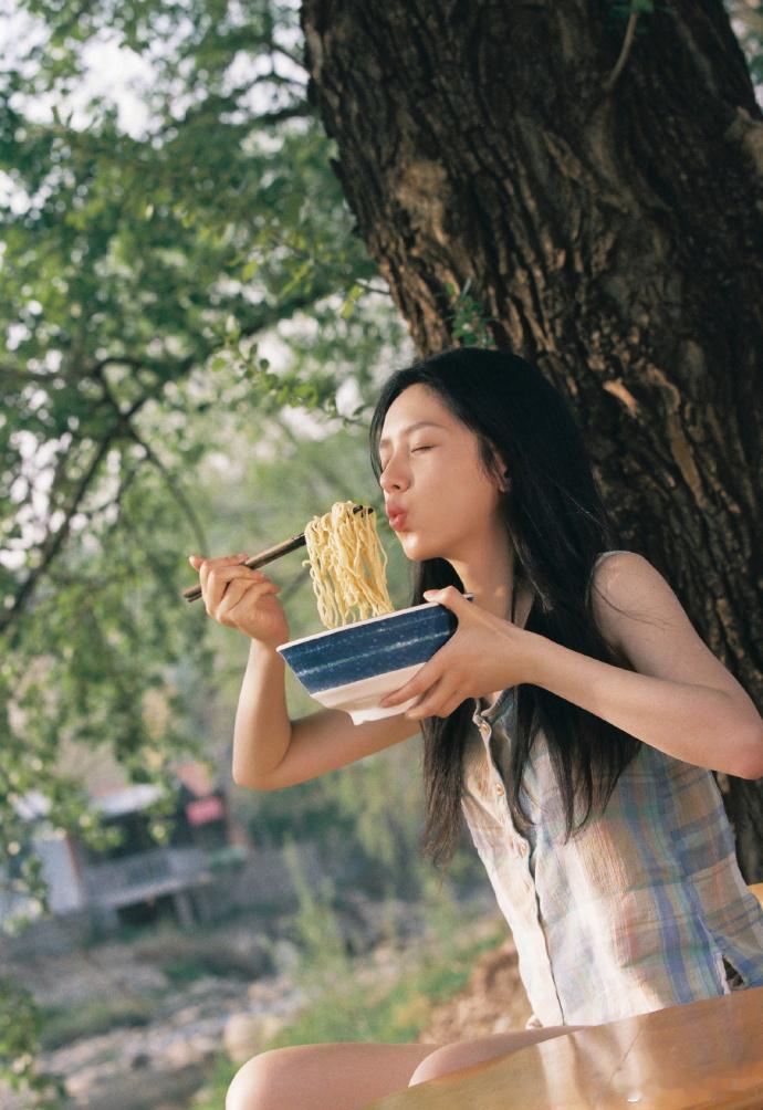 #刘浩存周也 你快笑啊在拍了# 哈哈哈哈哈哈[笑cry]怎么有种提醒班主任来了的