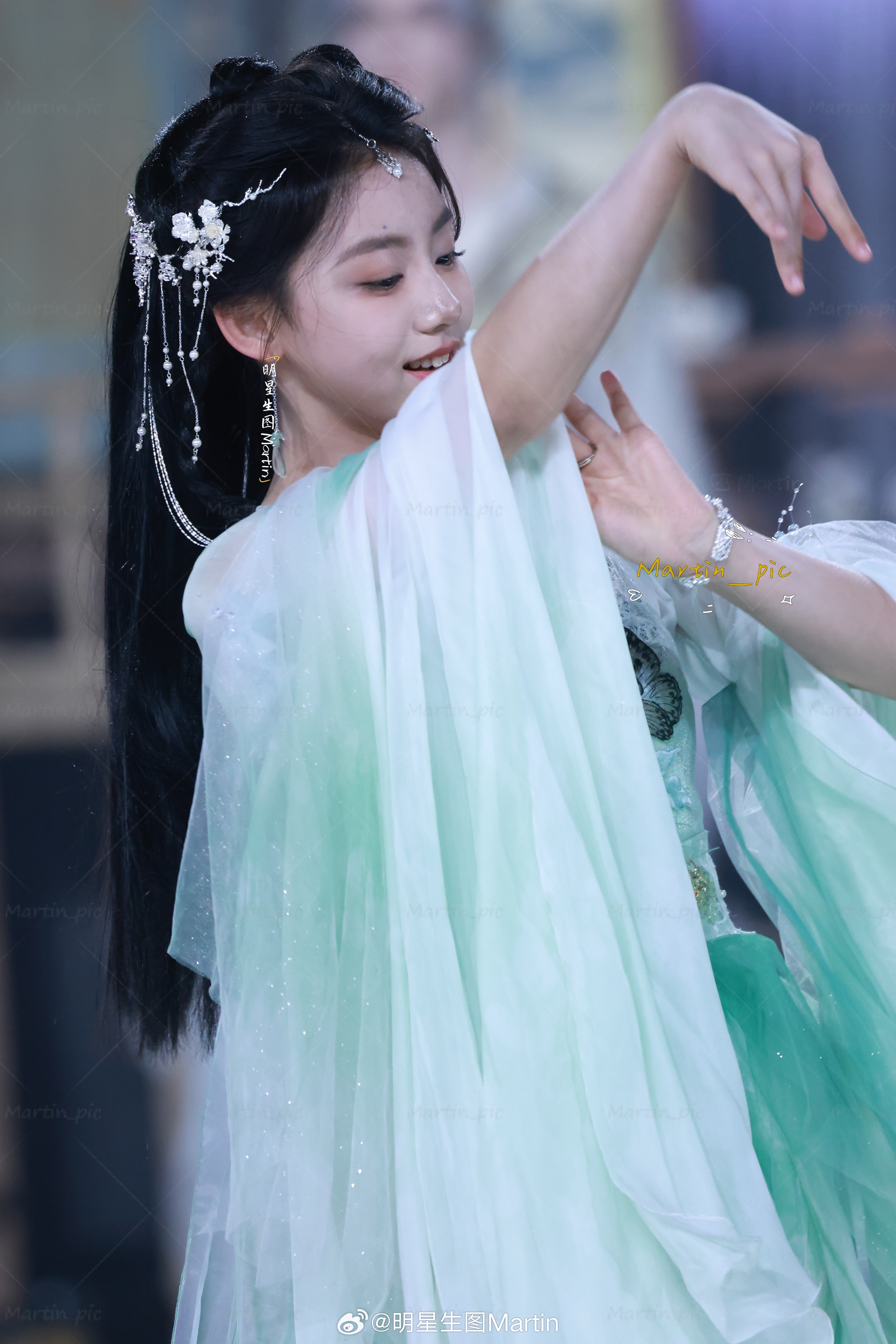 刘佳玺 刘佳玺风华盛典舞台生图13岁的佳玺舞台表现力好强，未来可期风华盛典主题大