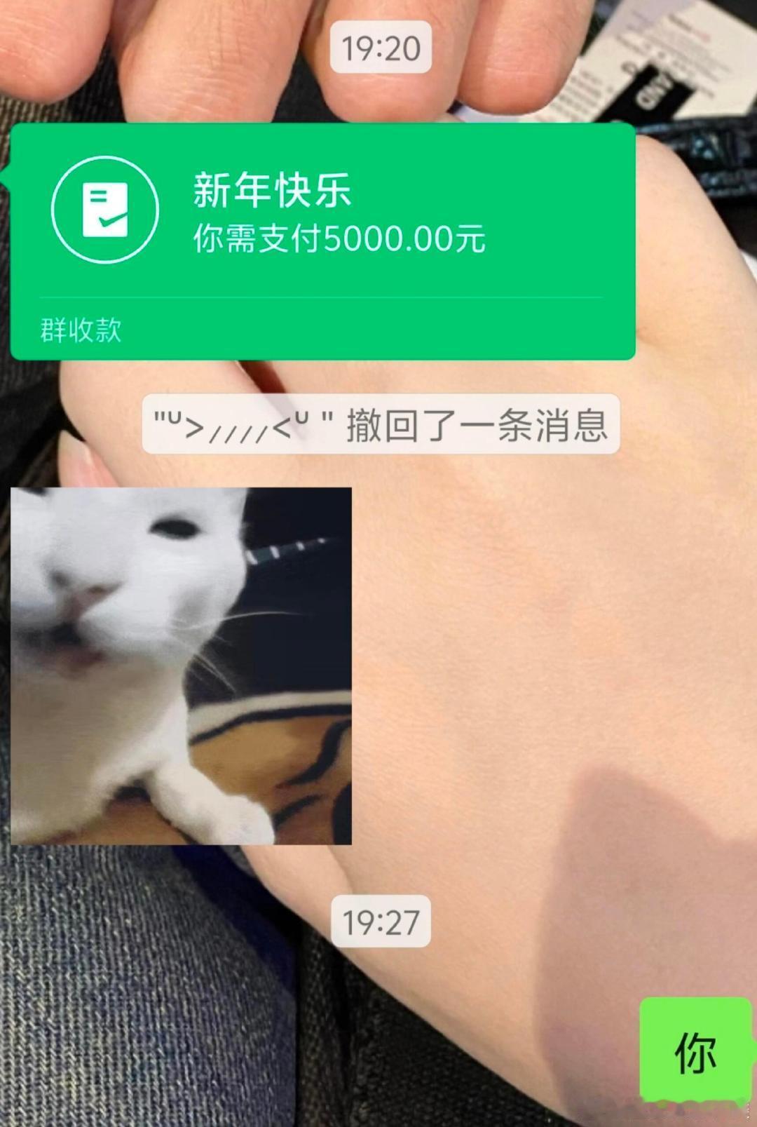 1. 新年，你的心意我已收到。2. 新年快乐！愿我们的爱情甜如蜜。3. 新年到，