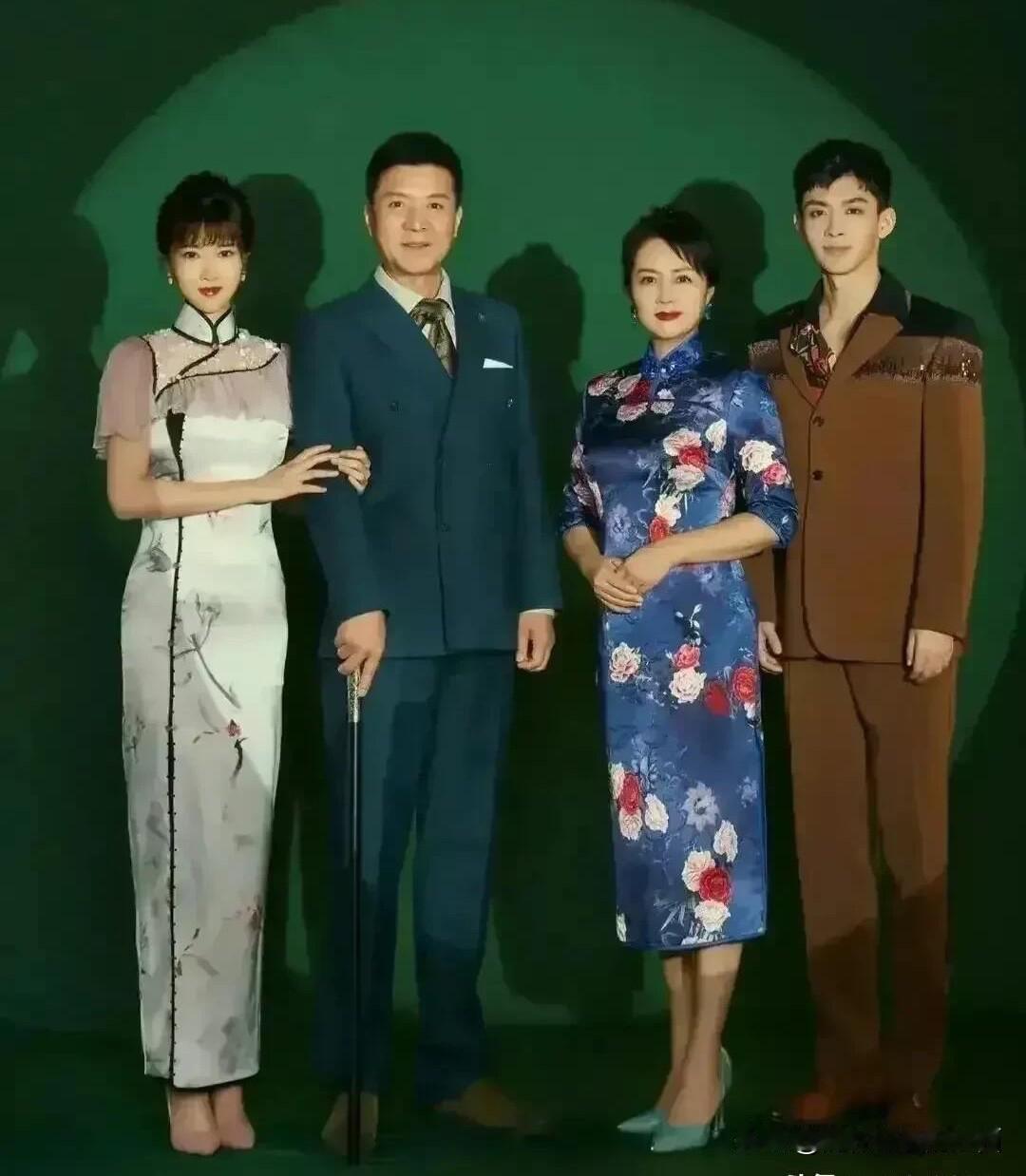 茹萍本人并没有网上吹得那么年轻，皮肤松弛，脸上有皱纹，肉眼可见的老了，不过她挺有