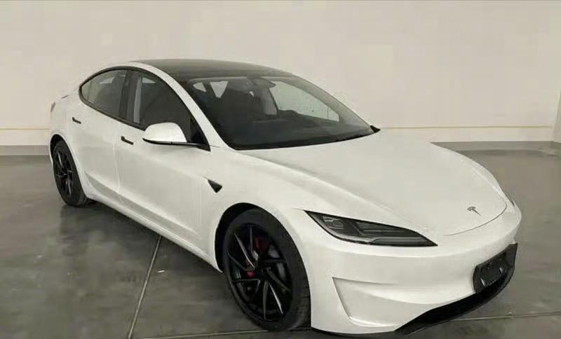 【新款特斯拉Model 3高性能版申报图 搭载双电机四驱系统】日前，我们从工信部