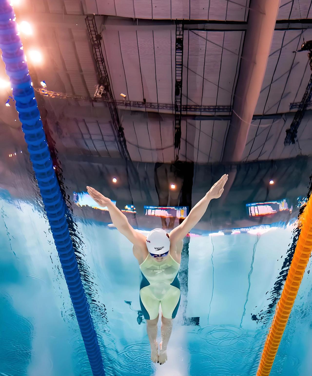 泳教头 | 泳讲堂：蛙泳为什么不能手脚同步？顺序错了，再用力也游不走
 
很多初