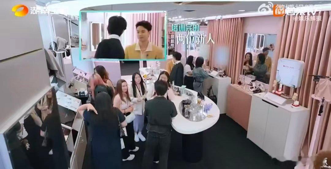 周峻纬推荐美妆张口就来巴黎合伙人 学霸属性在销售界也发光！作为特邀店员初到巴黎，
