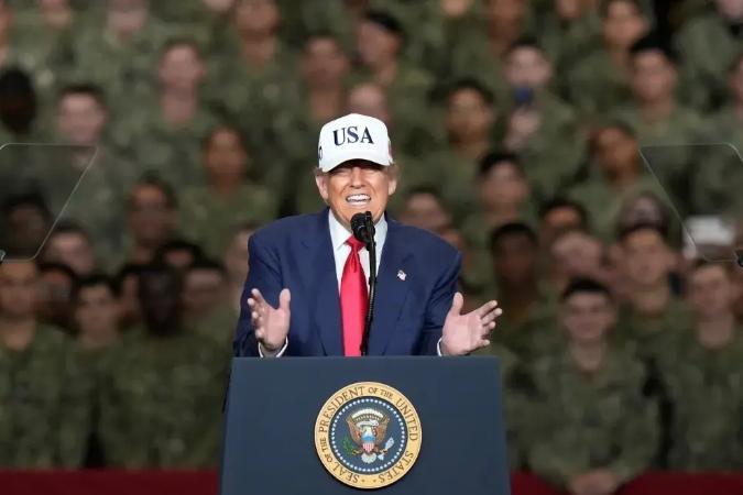 “懂王”特朗普：电磁弹射不行，听我的，改回蒸汽弹射
 
28日特朗普访问了驻日美