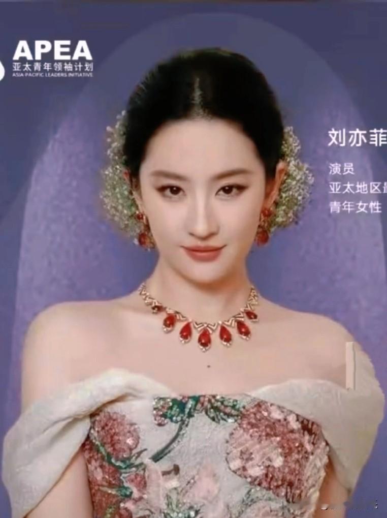 顶流女星：起伏星途，破茧新生

娱乐圈风云变幻，刘亦菲、赵露思等昔日“顶级流量”