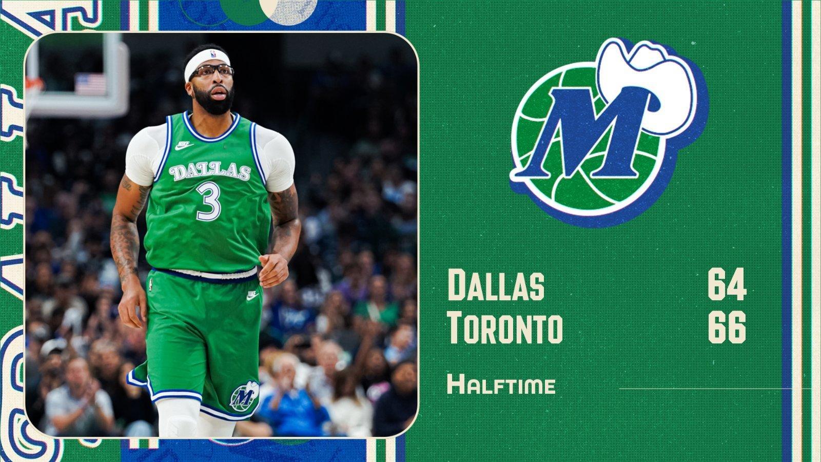 半场结束，独行侠 64-66 落后 2 分。拉塞尔连续进球帮助独行侠追近比分，进