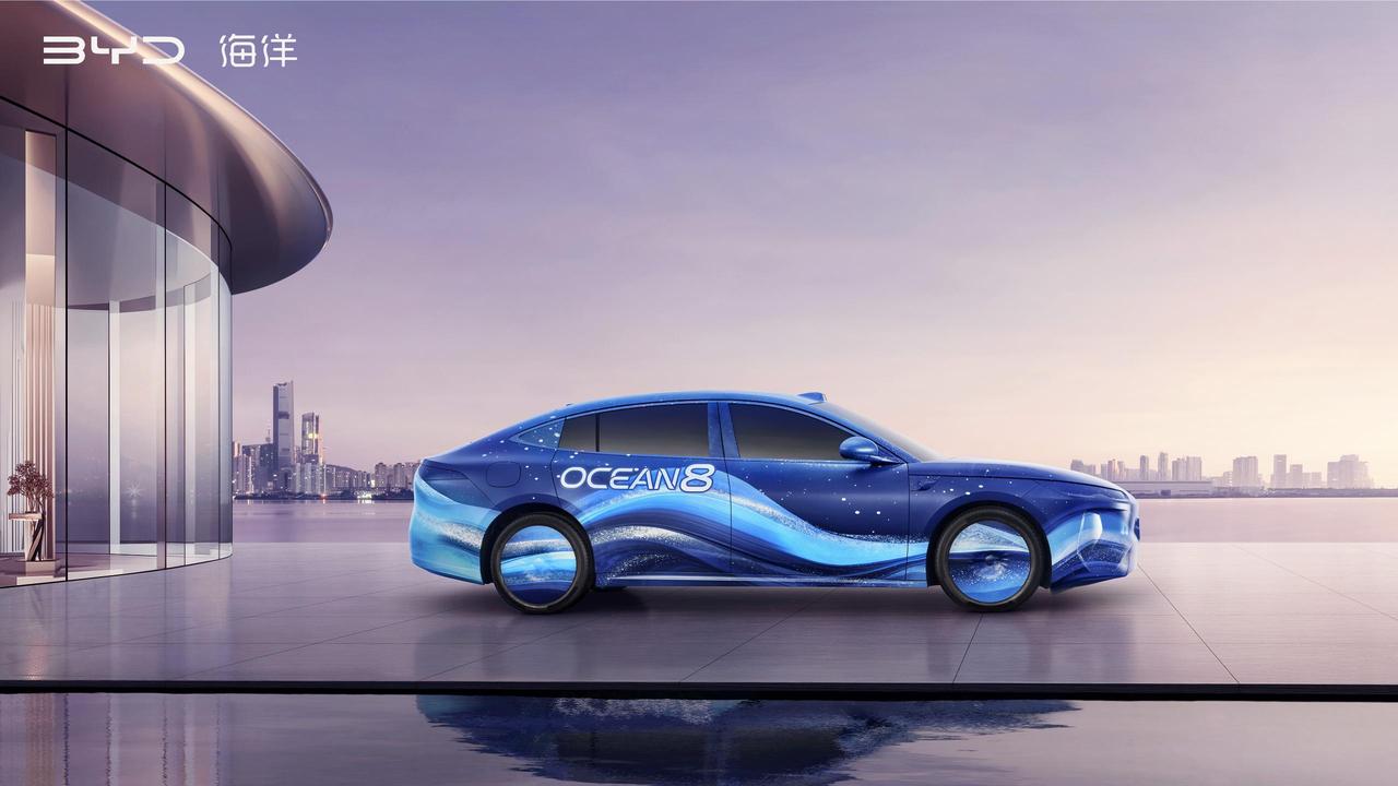 近日，比亚迪海洋网总经理张卓发布全新8系双旗舰——海豹08与海狮08的官方谍照。