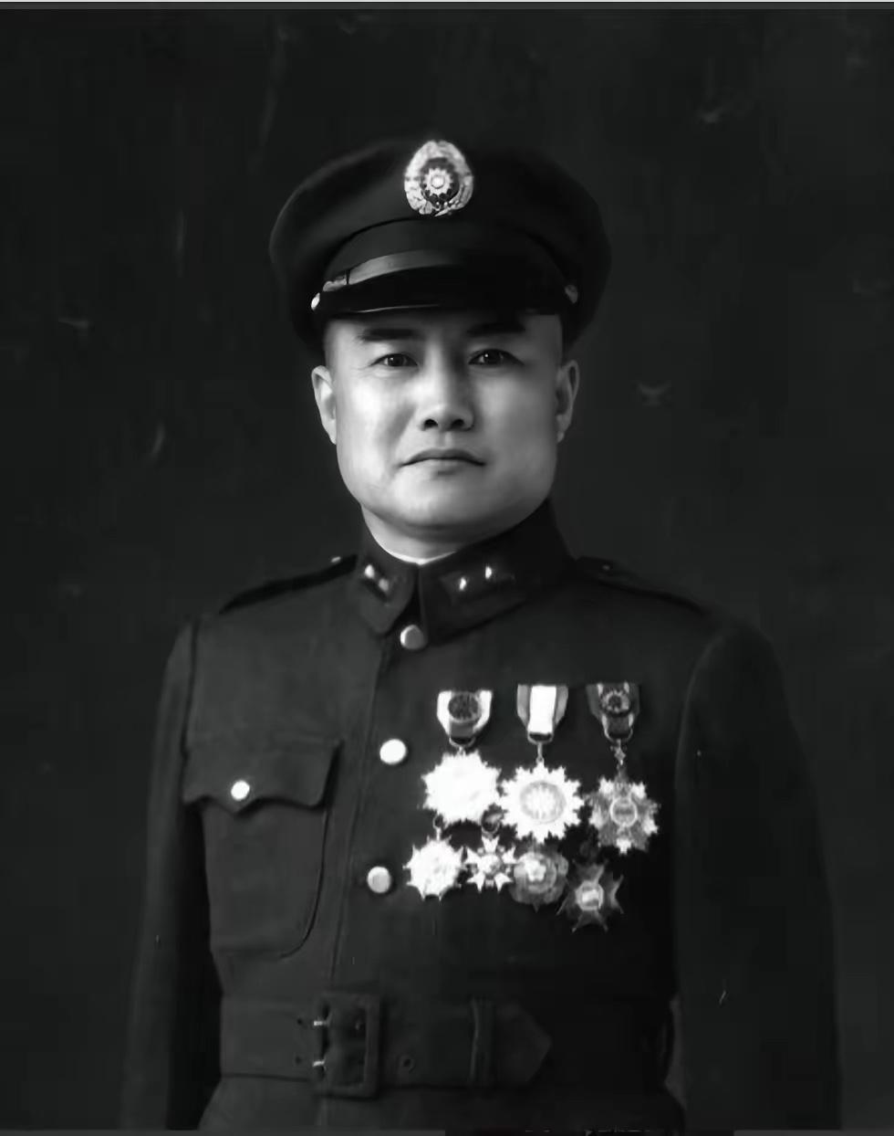 1948年，女儿飞赴沈阳劝父亲起义，国民党中将周福成竟举枪抵住她额头：“我若投降