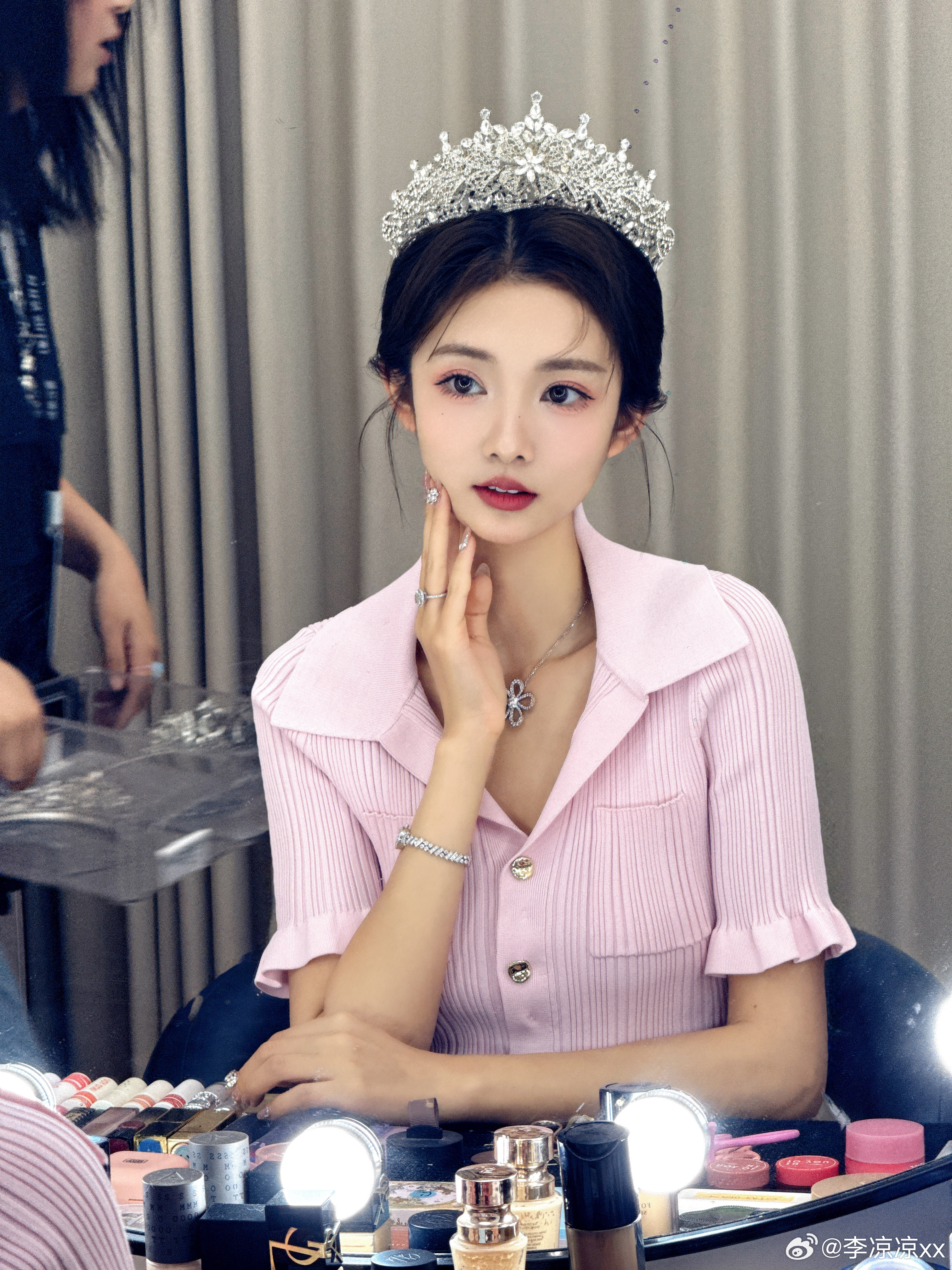 不要忘记你曾是怎样的小孩，不要忘记你曾希望变成怎样的大人。 ​​​