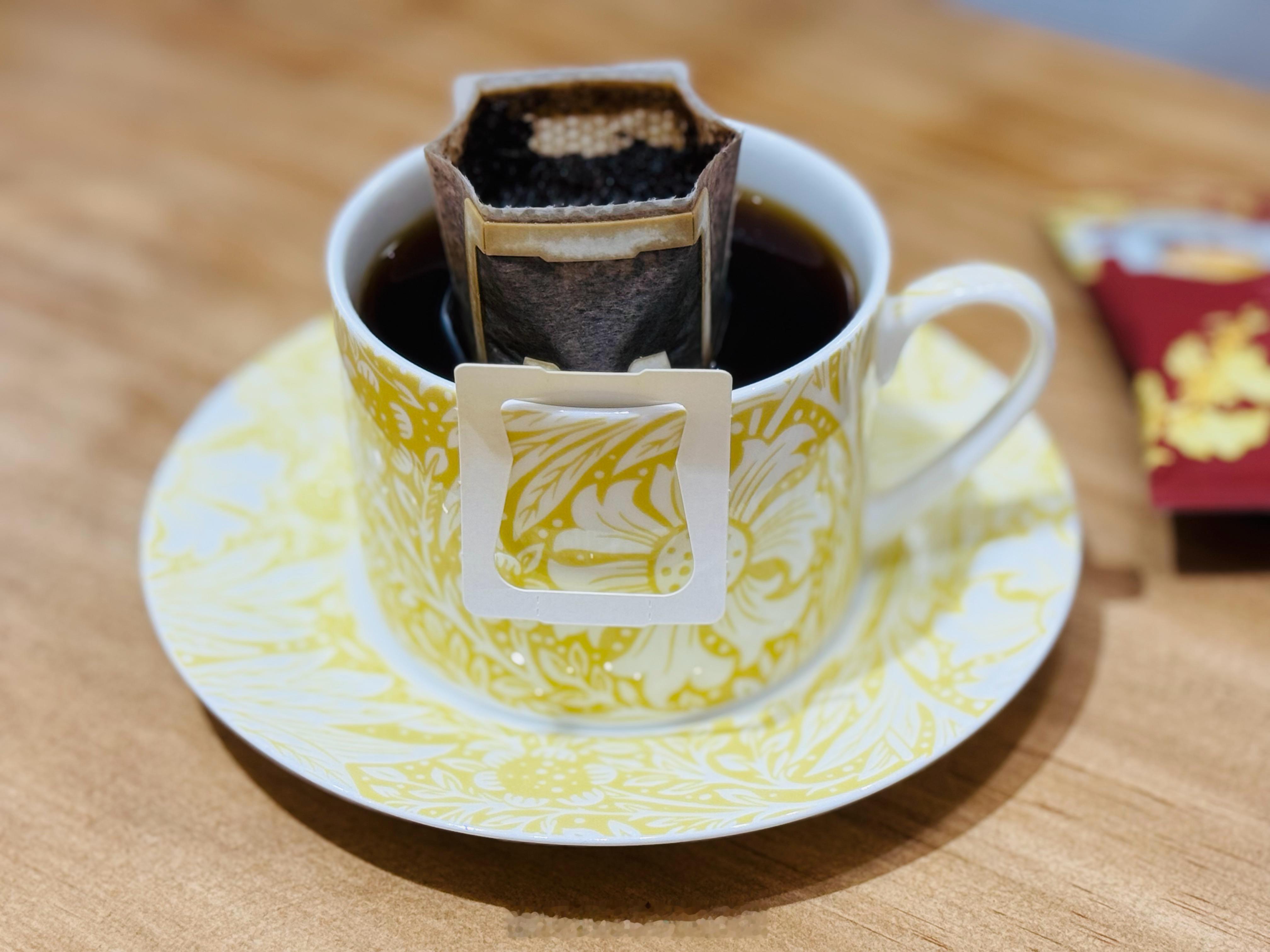 多喝咖啡，万事 ok☕️️ヽ(´-`)ﾉ今天的好心情是这个发财黄色的咖啡杯给的(