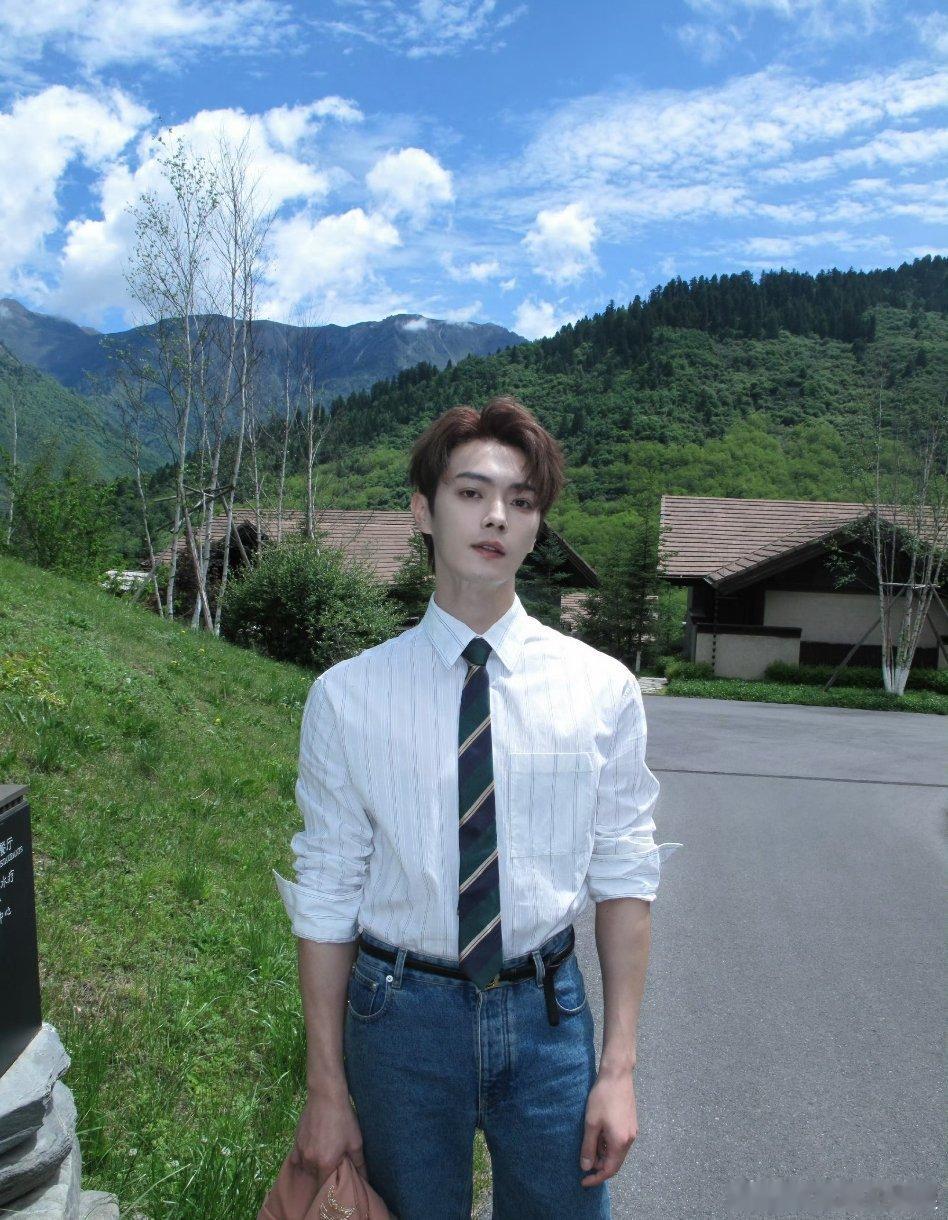 今日vogue活动部分男星出图：许凯、夏之光、何与、张康乐、张峻豪。 